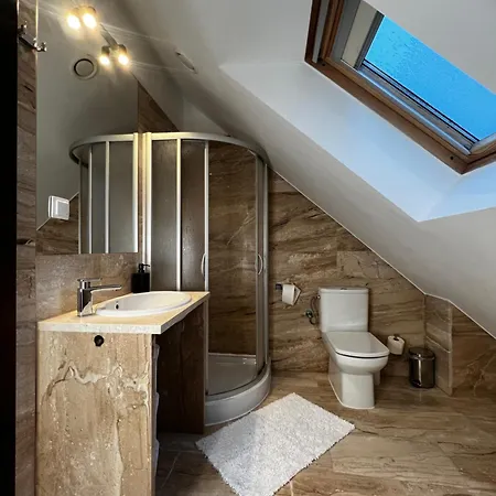 Szara Tuz Przy Wyciagu Na Szrenice Bed and Breakfast 3*
