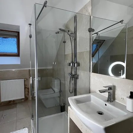Szara Tuz Przy Wyciagu Na Szrenice Bed and Breakfast 3*